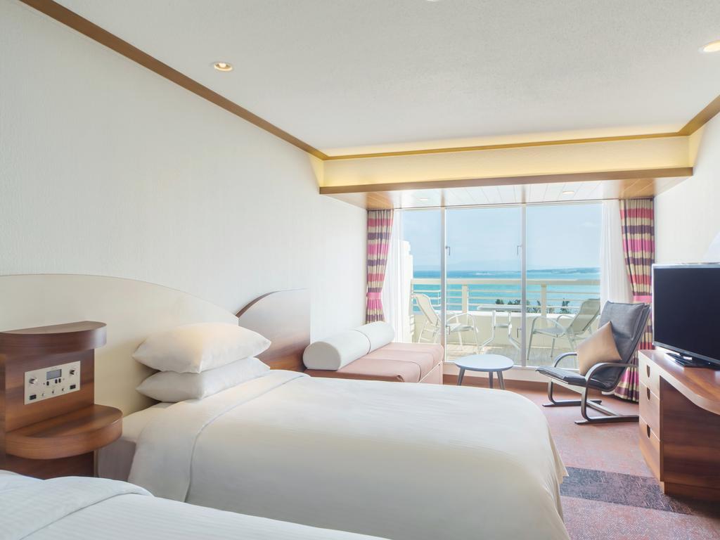 Sheraton Okinawa Sunmarina Resort Onna Eksteriør billede