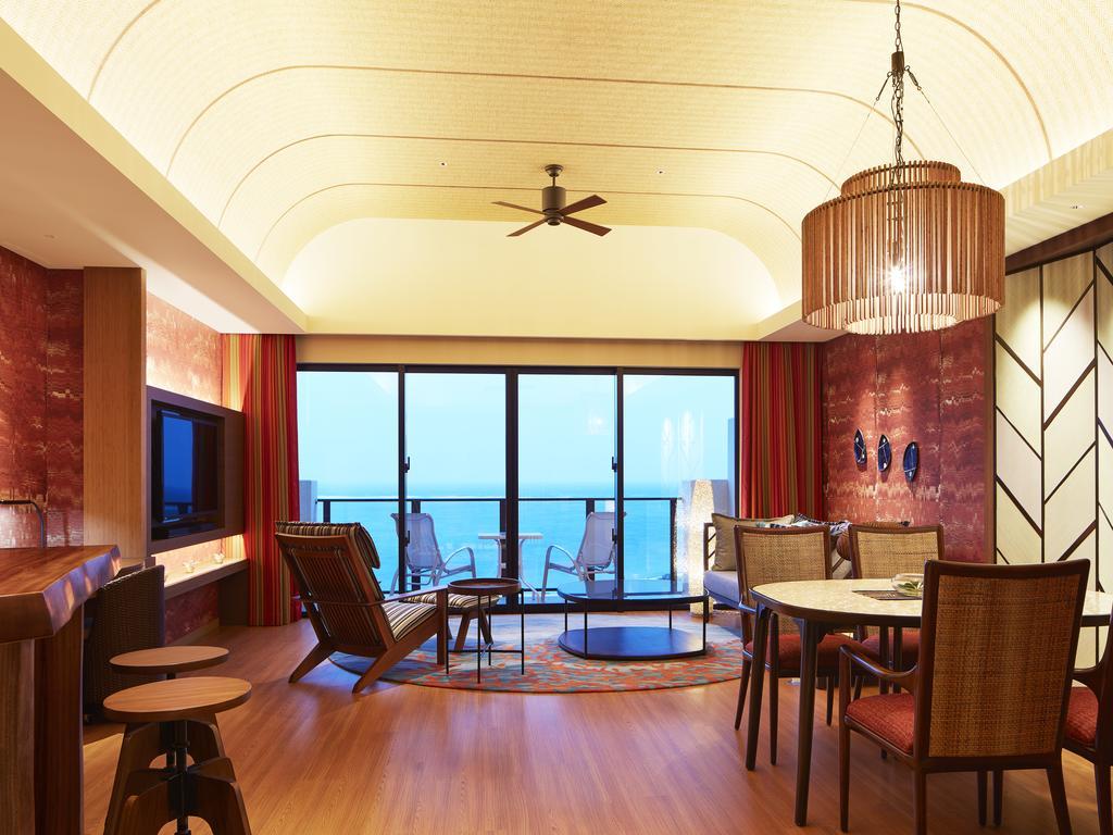 Sheraton Okinawa Sunmarina Resort Onna Eksteriør billede