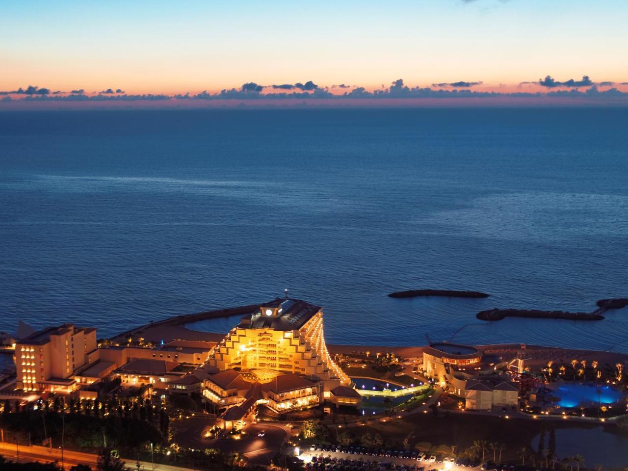 Sheraton Okinawa Sunmarina Resort Onna Eksteriør billede