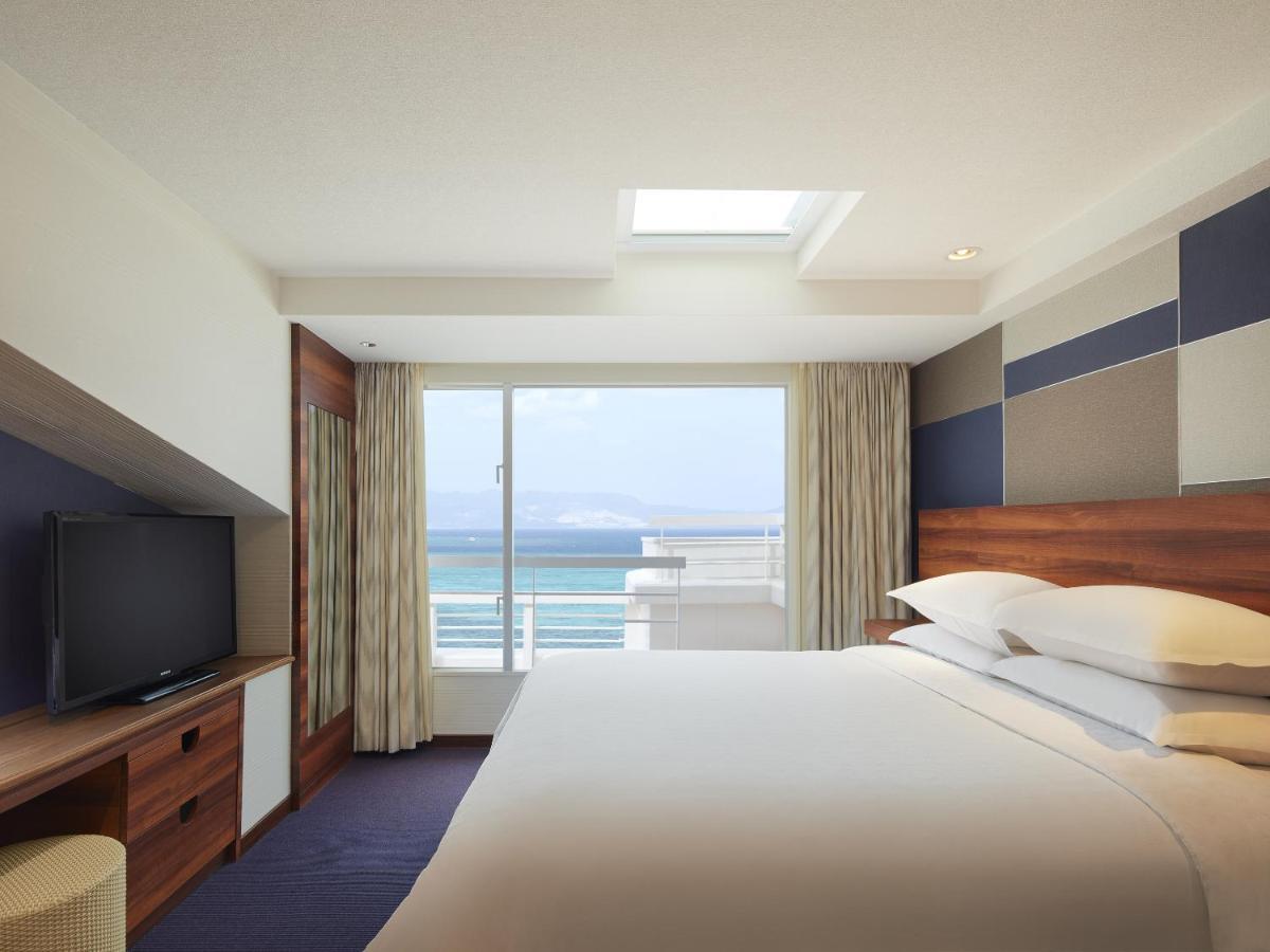 Sheraton Okinawa Sunmarina Resort Onna Eksteriør billede