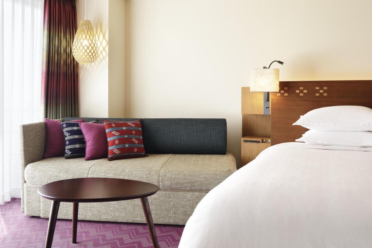 Sheraton Okinawa Sunmarina Resort Onna Eksteriør billede