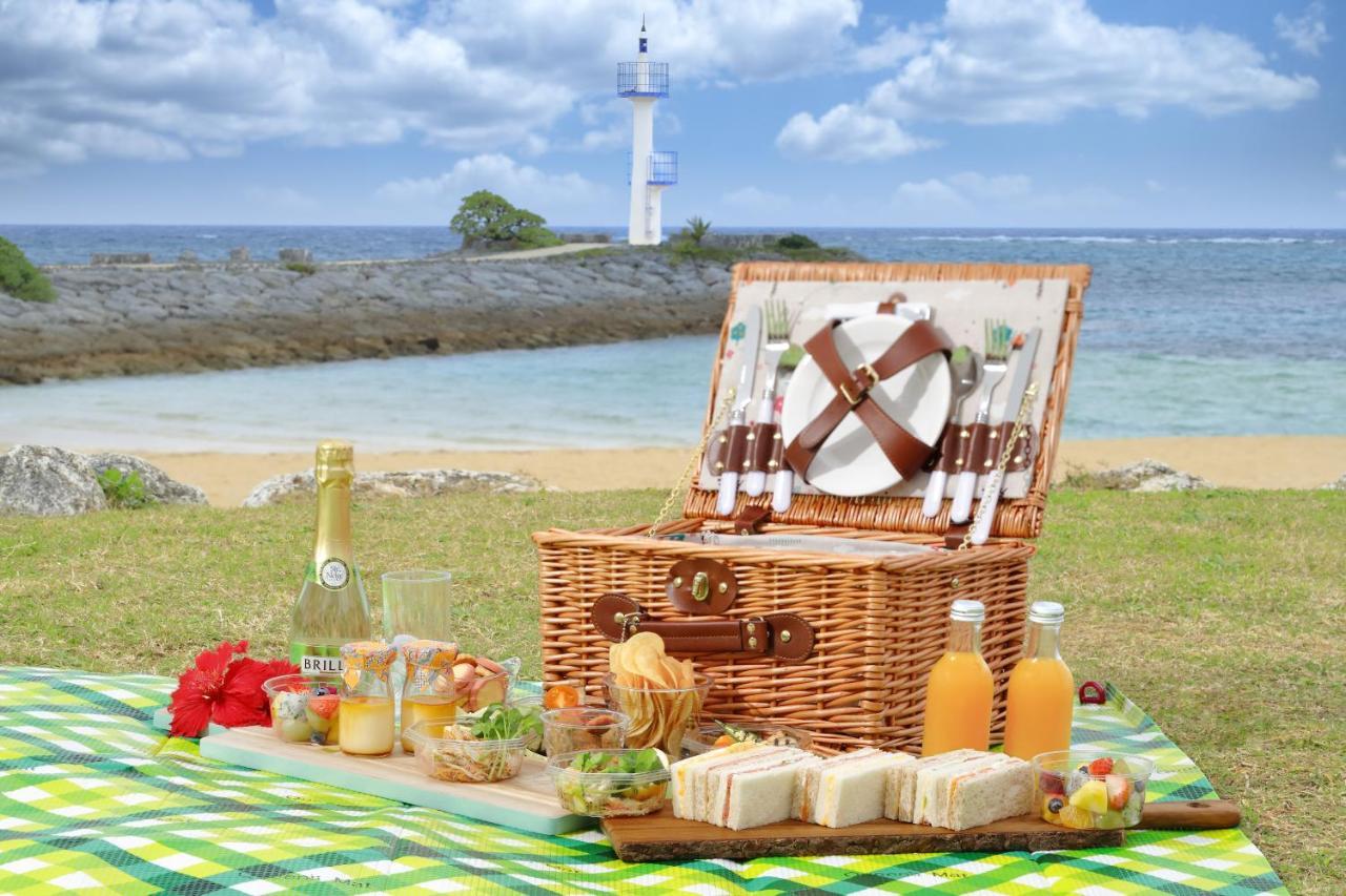 Sheraton Okinawa Sunmarina Resort Onna Eksteriør billede